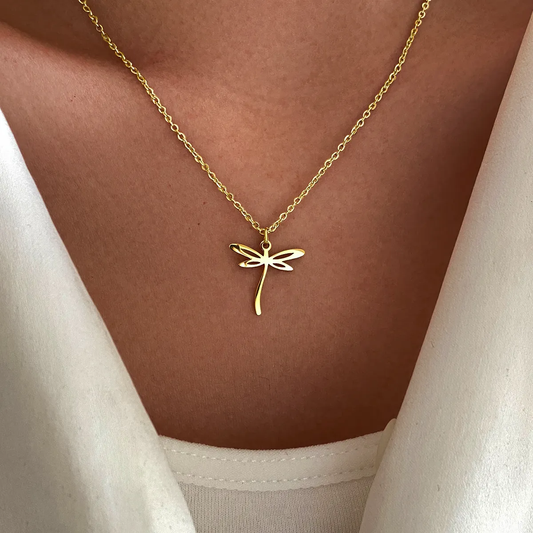 Collier en or avec libellule creuse