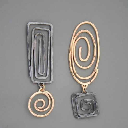 Boucles d'oreilles Boho Éblouissantes en Spirale Avec Détails Dorés et Argentés