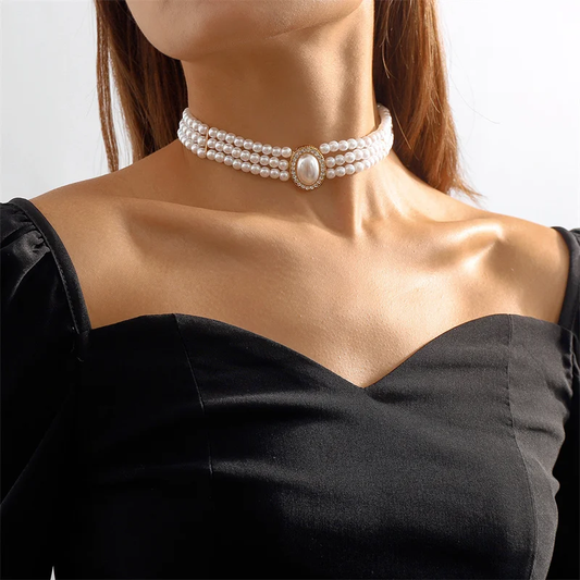 Chic collier orné de trois magnifiques perles