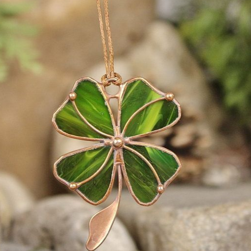 Collier en trèfle vert