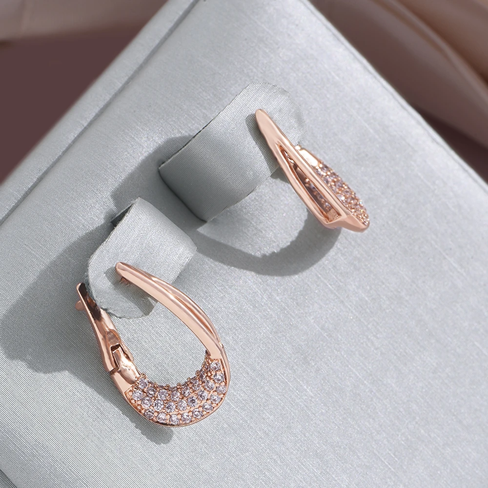 Boucles d'oreilles brillantes au design élégant en forme de panier