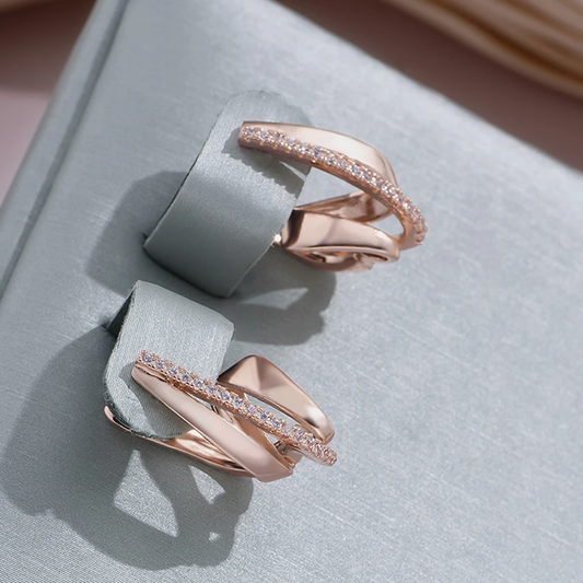 Boucles d'oreilles inhabituelles dorées élégantes