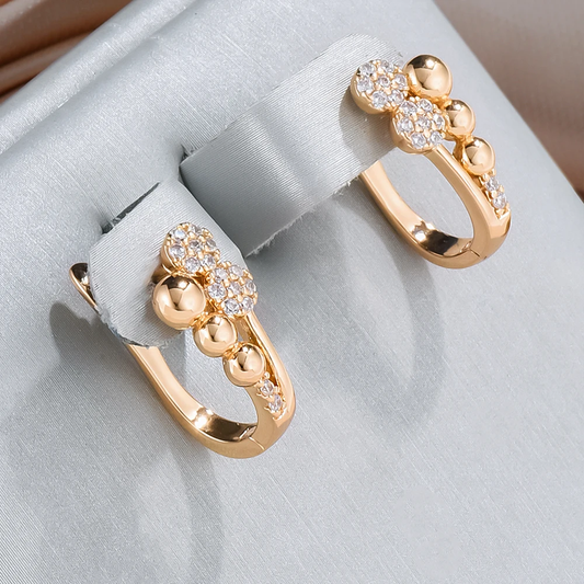 Boucles d'oreilles en or élégantes avec des points lumineux