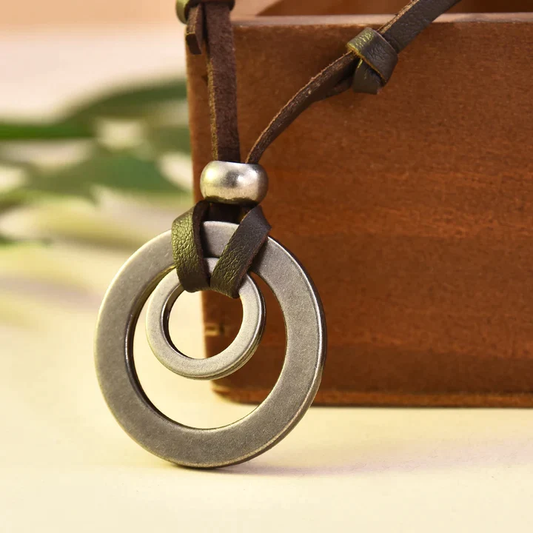 Collier en cuir argenté vintage