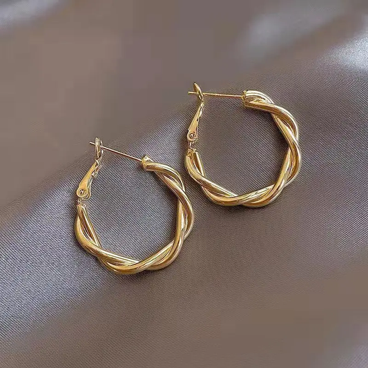 Boucles d'oreilles élégantes en or tressé