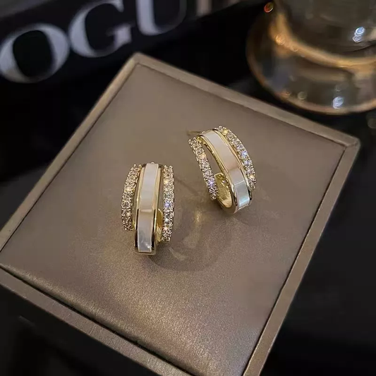 Boucles d'oreilles blanches élégantes avec zircons
