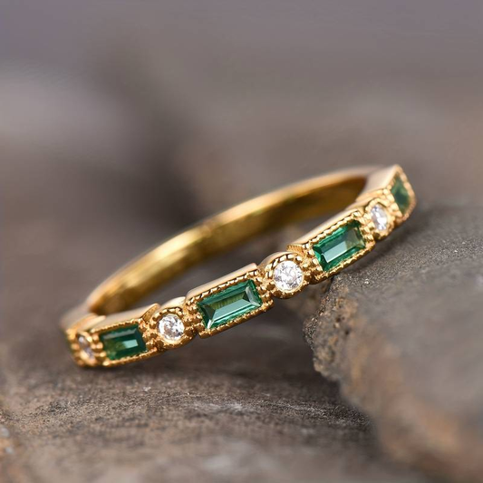 Bague en or vintage avec zirconium vert mariné