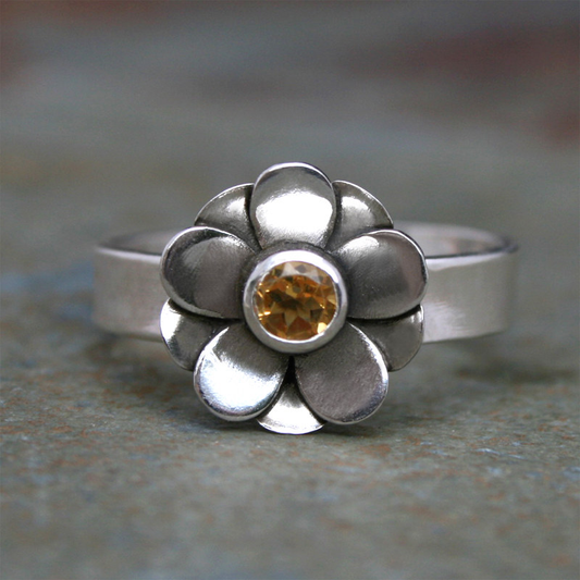 Bague vintage en argent à motif de pâquerettes
