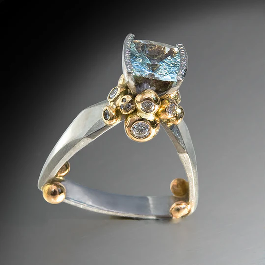 Bague Vintage en or et argent avec zirconias bleues