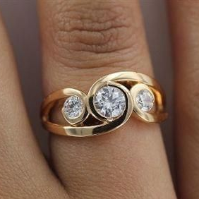 Bague spirale vintage plaqué or zirconium