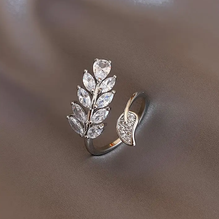 Bague élégante avec feuille brillante