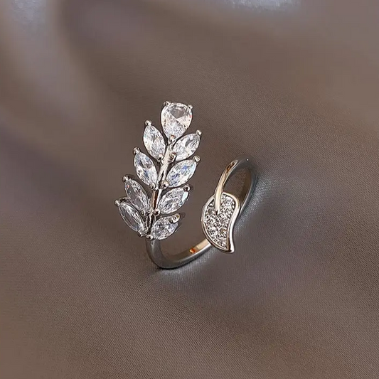 Bague élégante avec feuille brillante