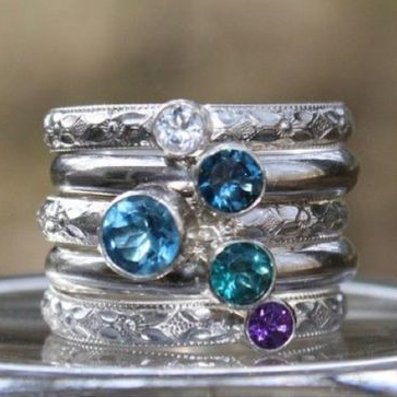 Bague à plusieurs couches avec zircons vintage bleus