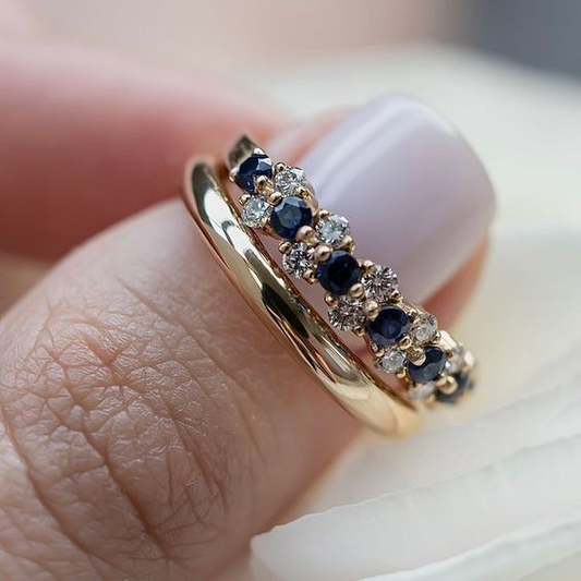 Bague en or vintage élégante avec zirconia bleue