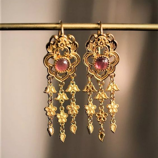 Boucles d'oreilles vintage avec pendentifs en or et en pierre rouge