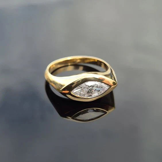 Bague vintage en or avec œil en zircone