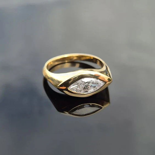 Bague vintage en or avec œil en zircone