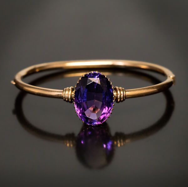 Bague avec crystal violet en or vintage