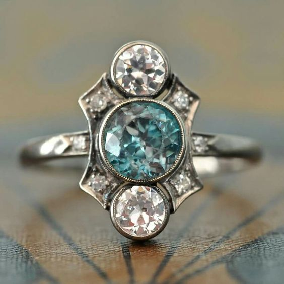 Bague avec cristaux bleus et blancs en argent vintage