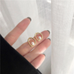 Boucles d'oreilles ondulées de luxe avec perle en or