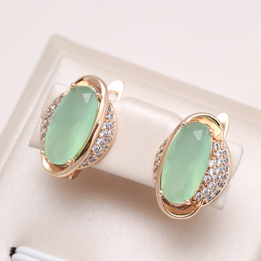 Boucles d'oreilles élégantes en cristal vert avec plaqué or