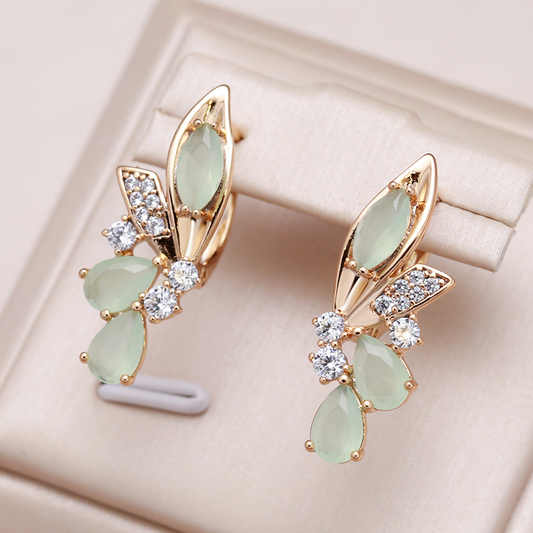 Boucles d'oreilles élégantes en cristal vert ailées en or